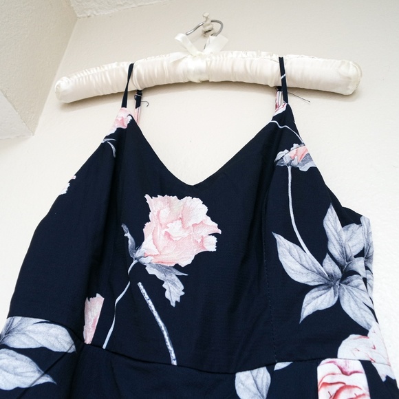 Floral Midi-Dress / Wrap-Around Style - Picture 7 of 8